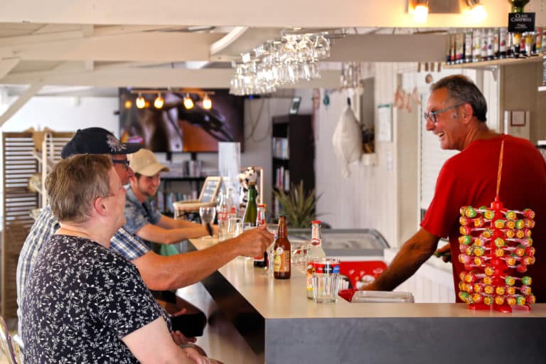 Bar auf dem Campingplatz Le Lac des Charmilles