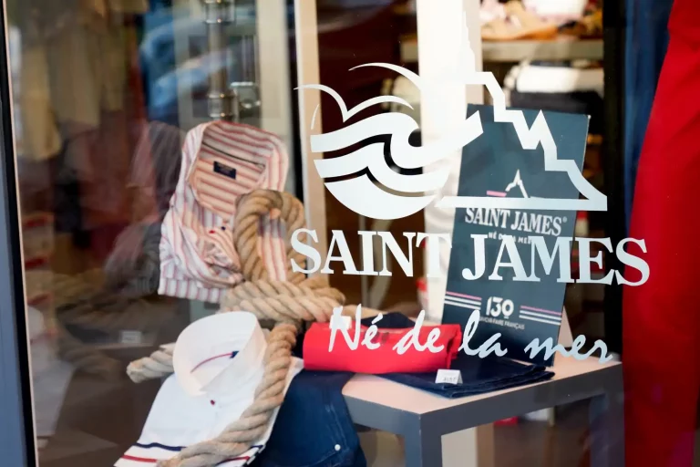 Visite de la boutique Saint James dans la Manche, shopping made in Normandie