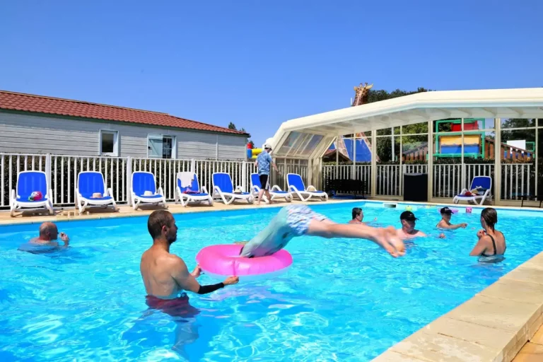 Camping avec piscine proche d’Avranches en Normandie, vacances en famille