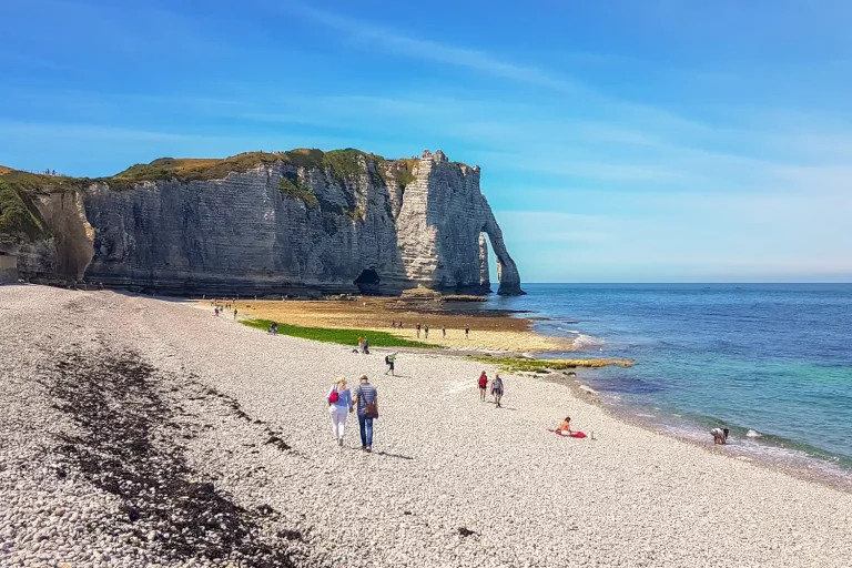 Idées d’activités romantiques à Étretat, escapade en amoureux en Normandie